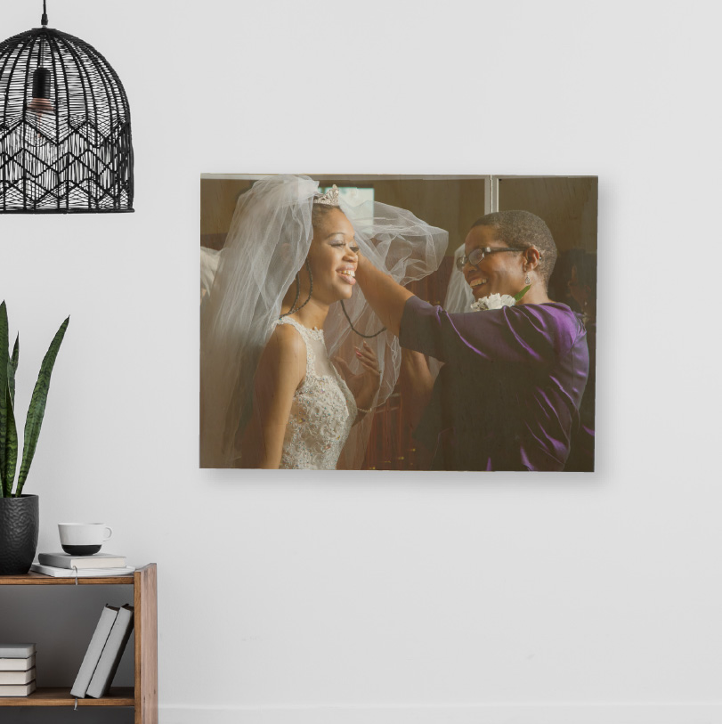 400x500mm birch wood photo print showing bride with her mother on natural wooden panel