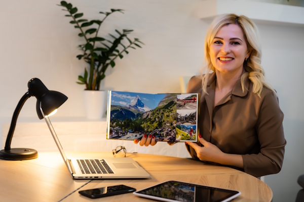 photobook design tool showing customizable layouts, text editing, photo placement, and creative design features.